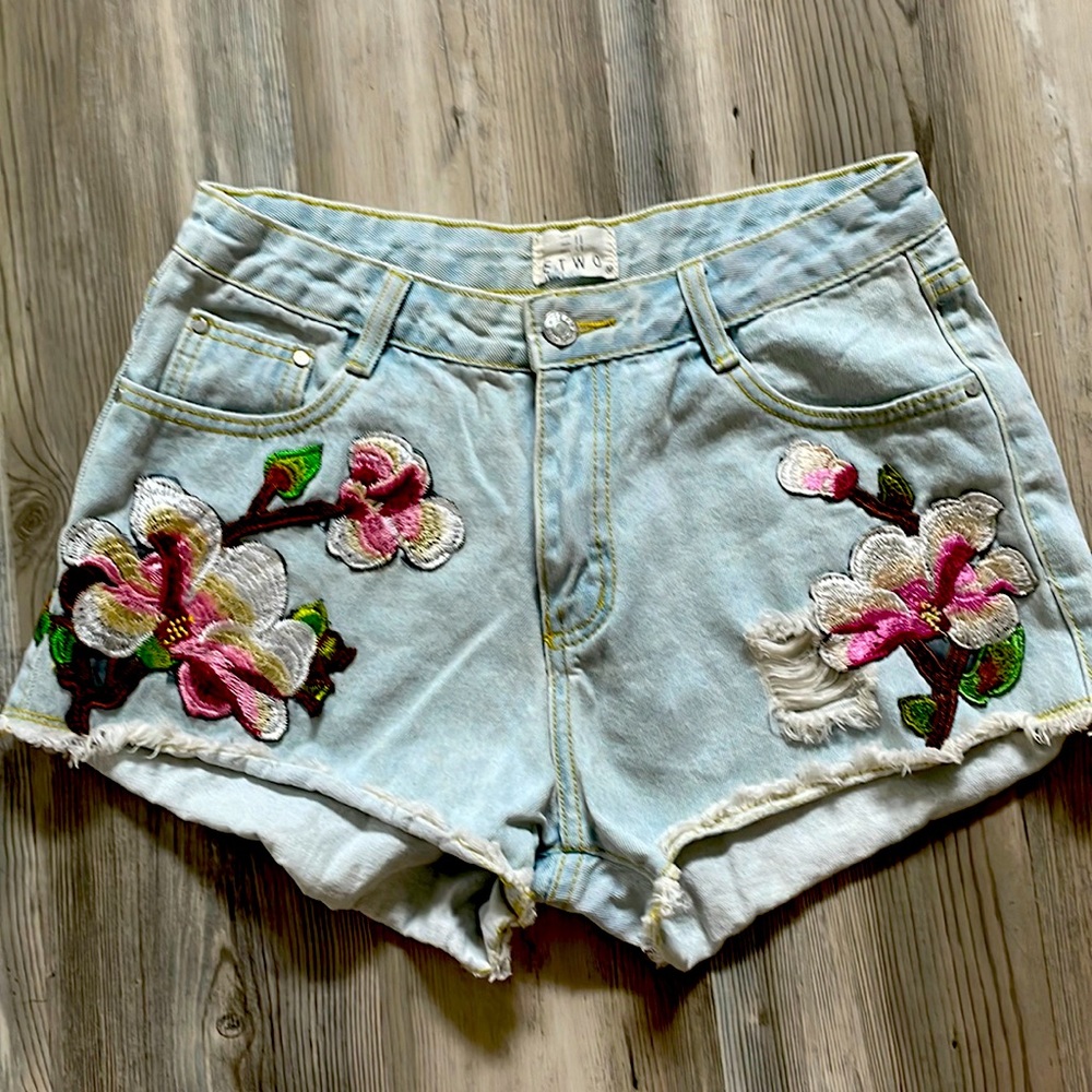 ETWO distressed embroidered shorts size 5